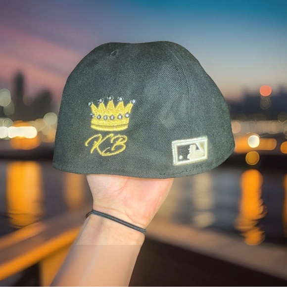 New Era Black Yankees & White White Sox Floral Patch Caps~Comes in two - Picture 8 of 8